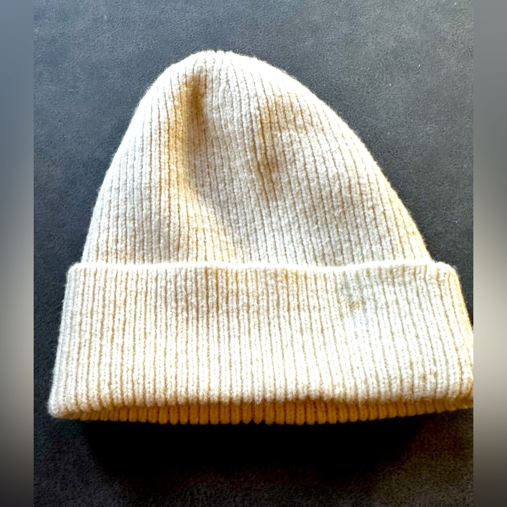 Club Monaco ribbed hat. One size. Cream colored. Warm & chic.CM hats are great.